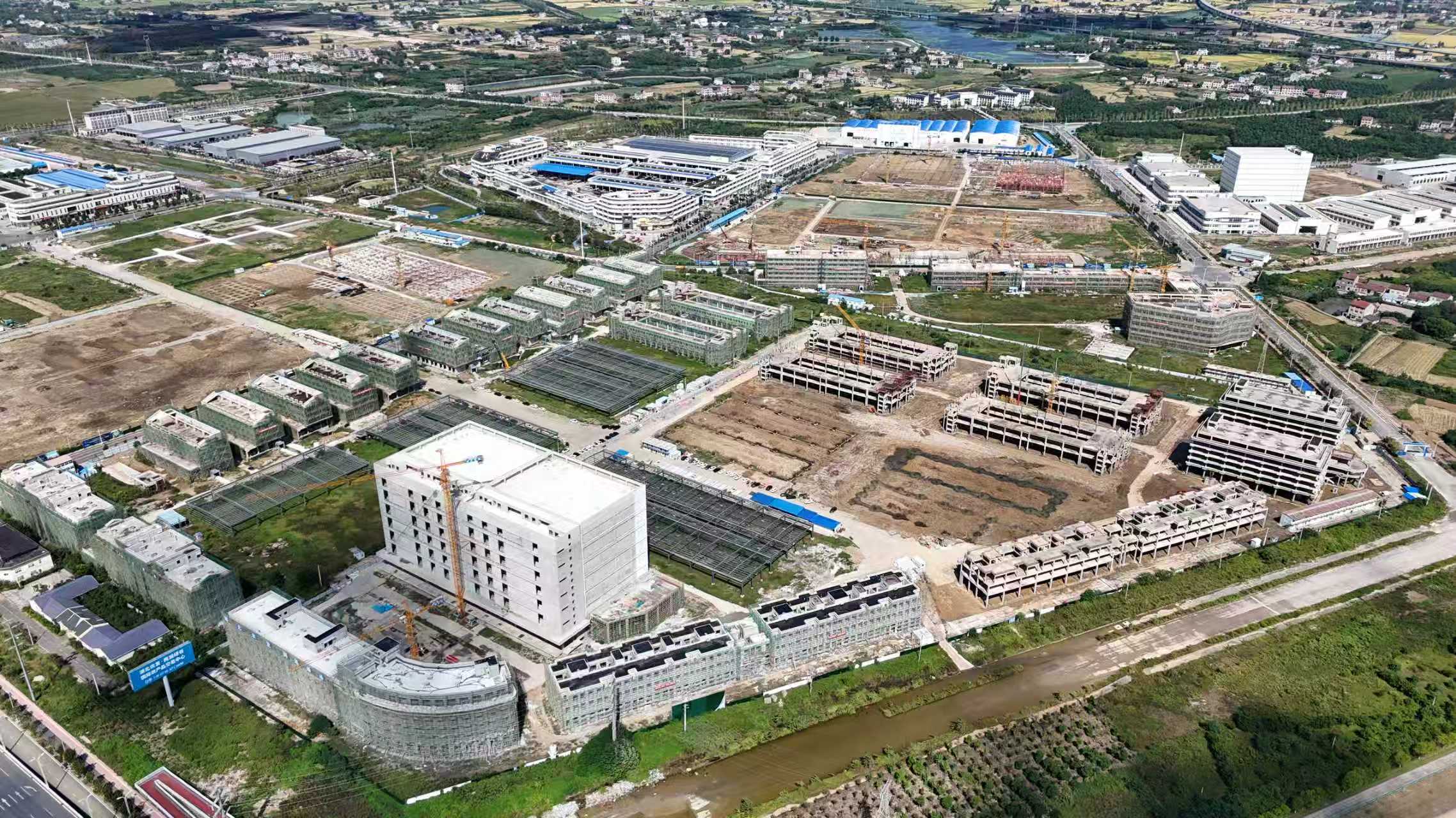 湖北农发两湖绿谷国际农产品交易中心”按下建设“加速度”,立足打造国际化交易枢纽,助力乡村振兴.jpg